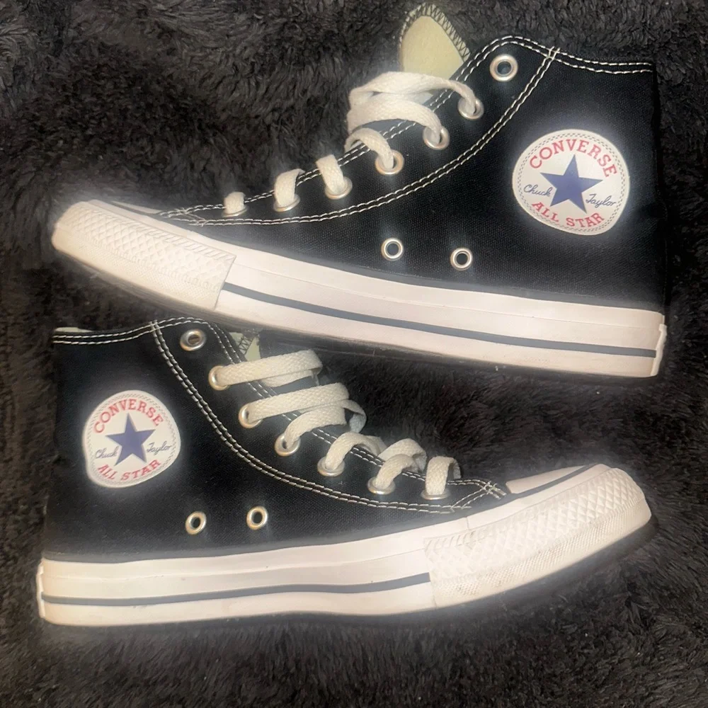 Converse Black and White High-Top Sneakers Unisex - Picture 2 of 8